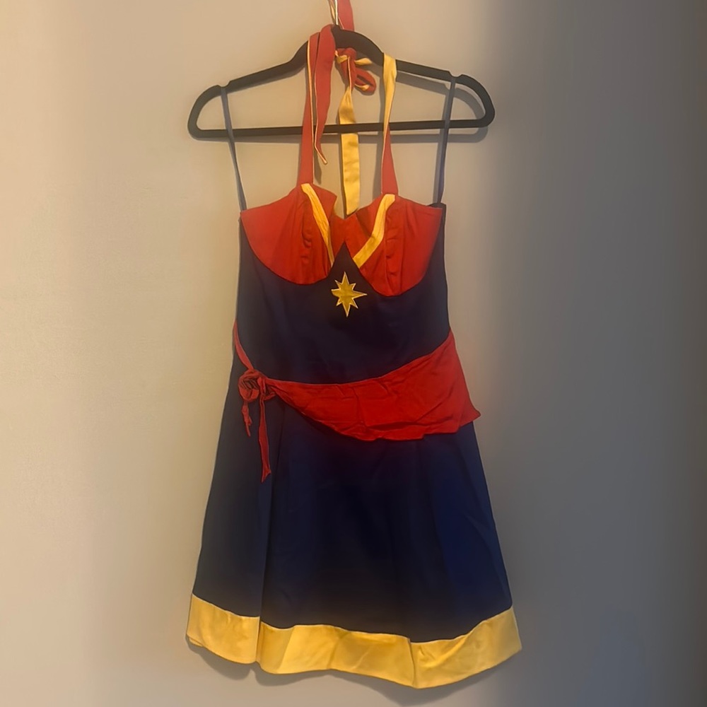 Her Universe Captain Marvel dress size medium NWT